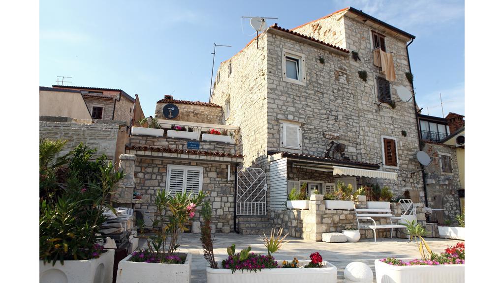 Lovely Apartment Es Umag Bilik gambar