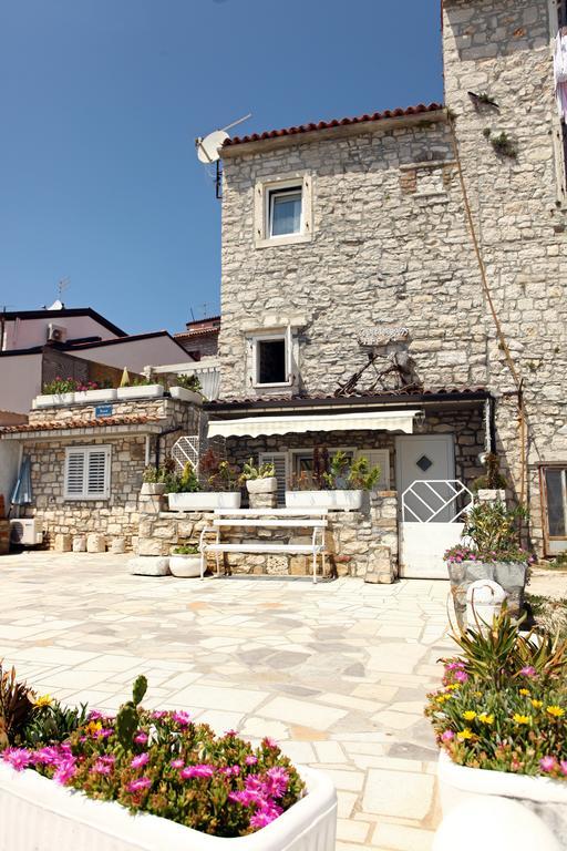 Lovely Apartment Es Umag Luaran gambar