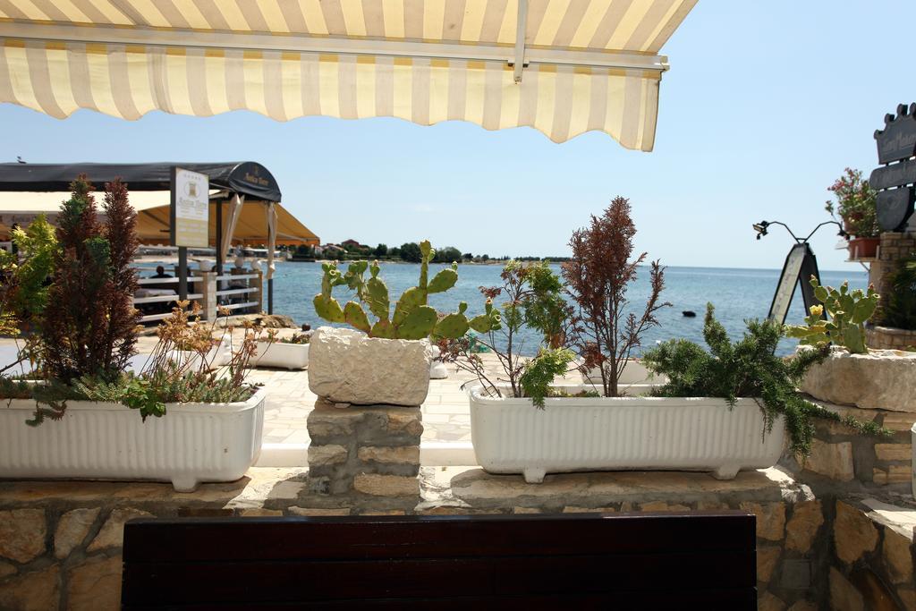 Lovely Apartment Es Umag Luaran gambar